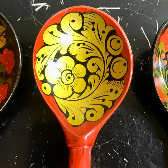 Vintage Russian Khokhloma Hand Painted Wooden Spoons Long Handles Set of 4 Used - Picture 4 of 8